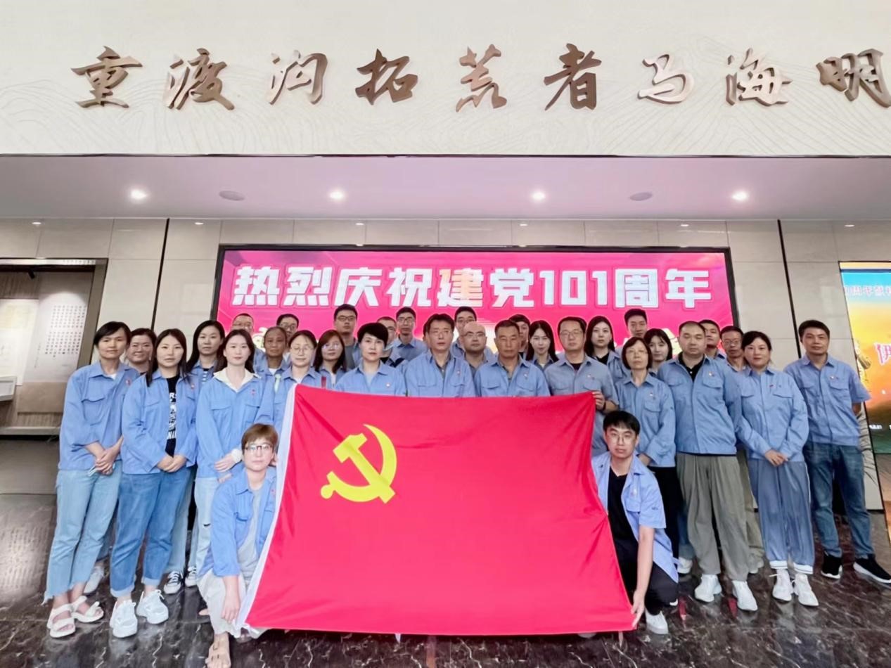 向先進(jìn)學(xué)習(xí)，向楷模致敬